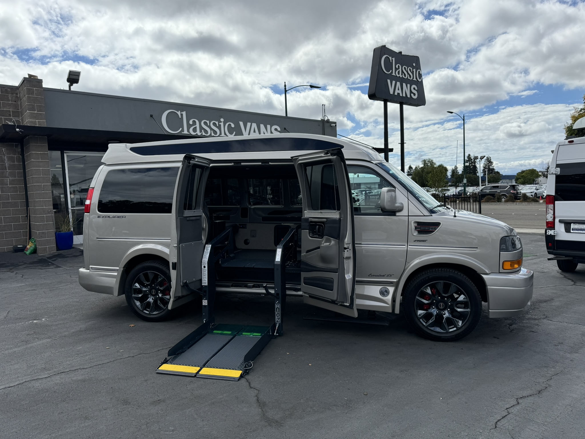 lb2af2172eebb8f79511477d7ef0a43f42