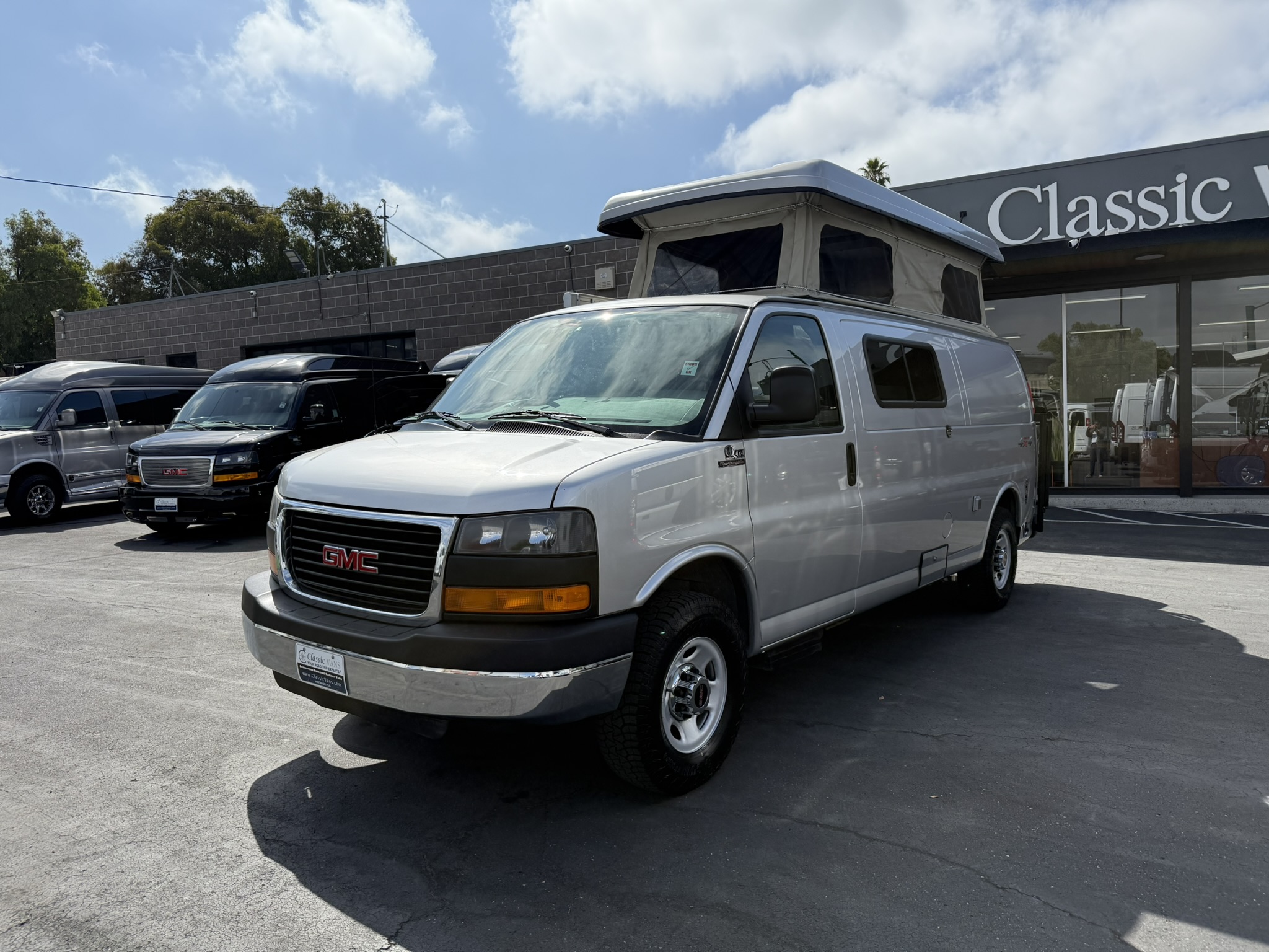 Classic Vans (@usaclassicvans) · Hayward, CA, image size:2048x1536