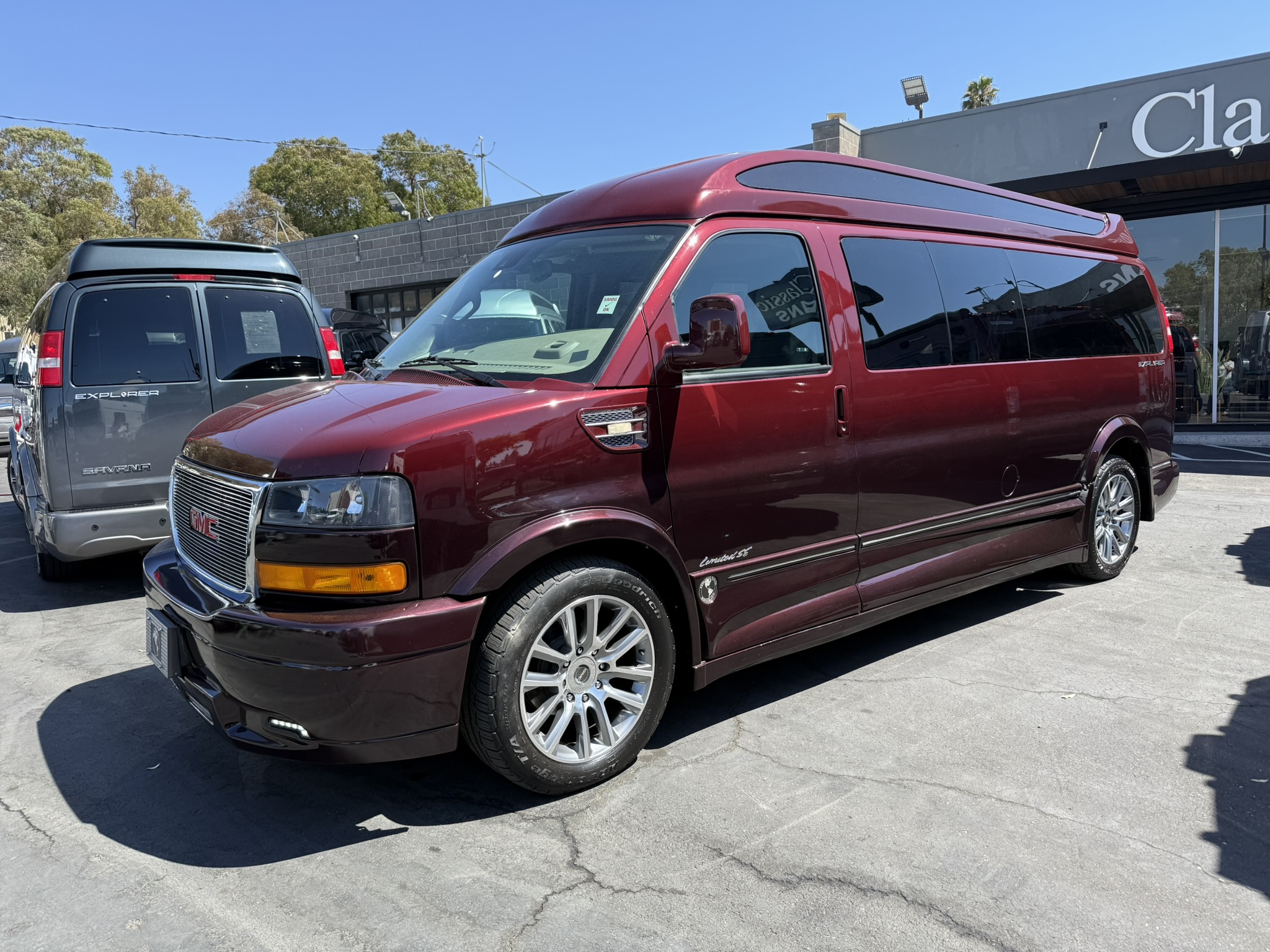 2021 GMC Savana Passenger LS's photo